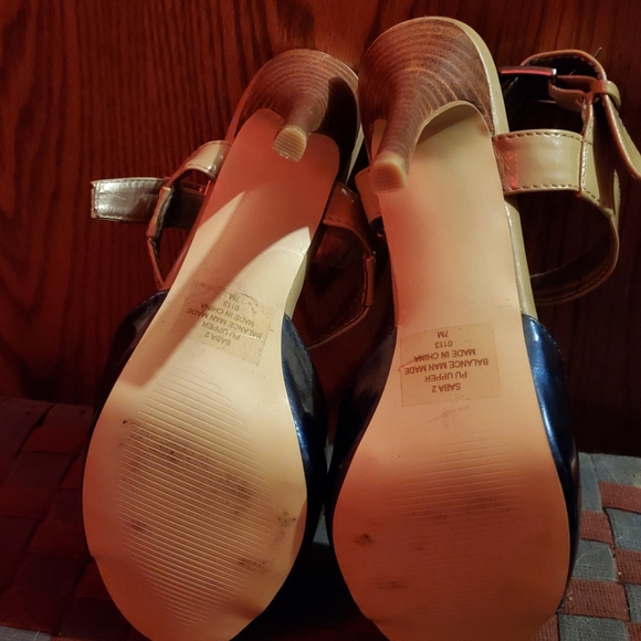 Size 7 intaglia heels - Picture 5 of 10